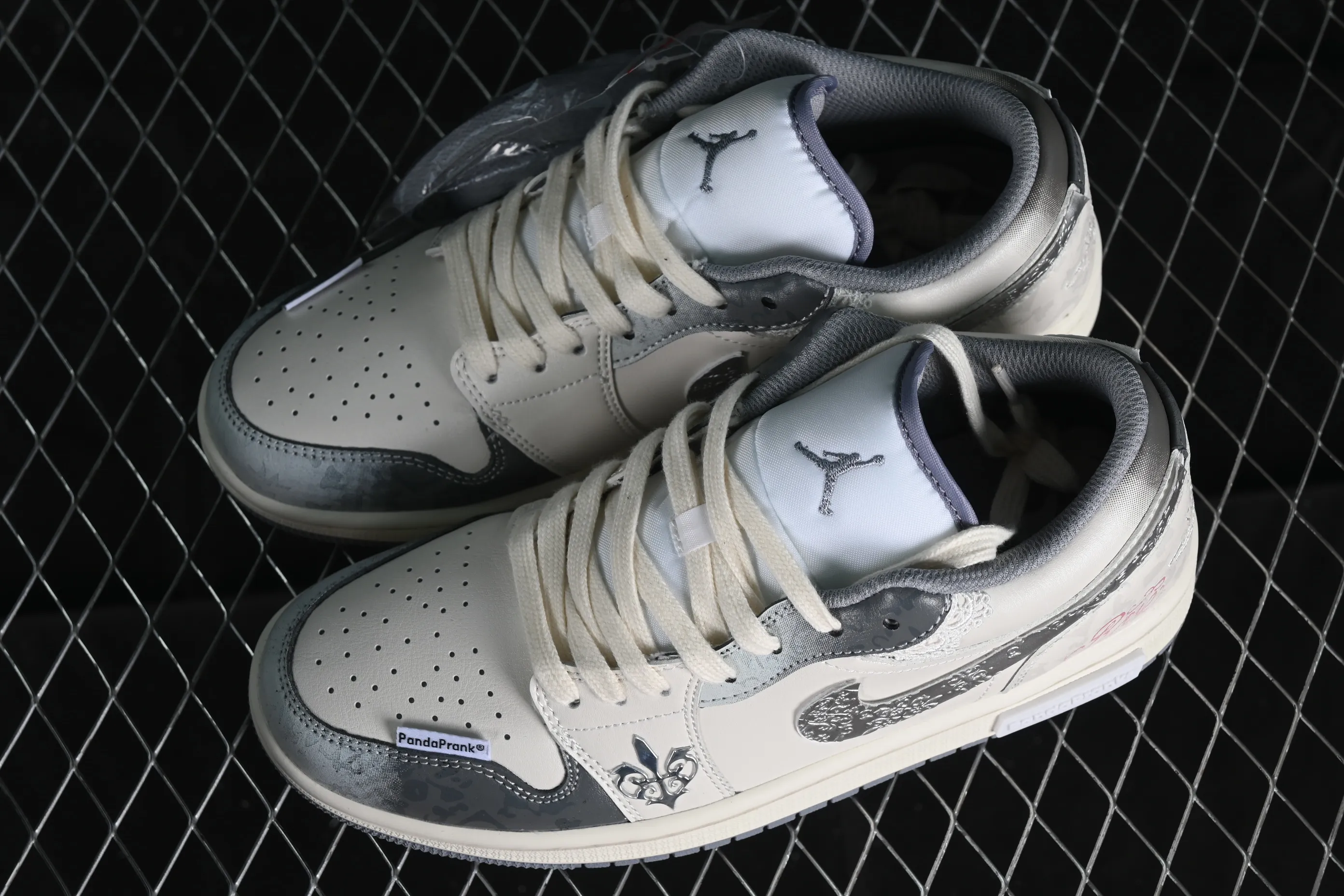 All categories Air Jordan Jordan series basketball shoes Air Jordan 1 Low Air Jordan 1 Low AJ1 Joe 1 Panda Prank Modern Wei Realm Gray Series Perseverance Flower Low-top cultural casual sneakers 553560-053